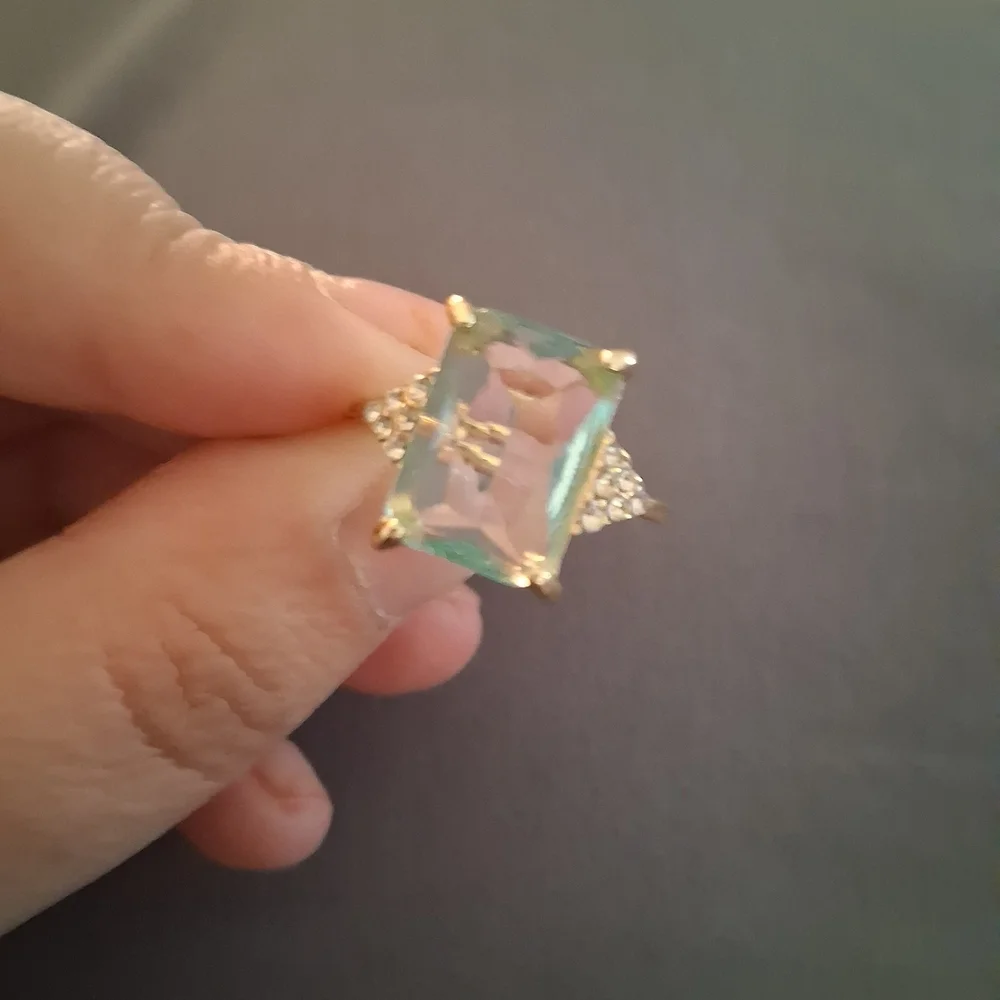 Elegant Gold and Blue Gemstone Ring